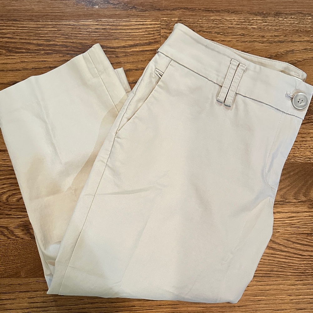 LOFT Women’s Light Gray Capris